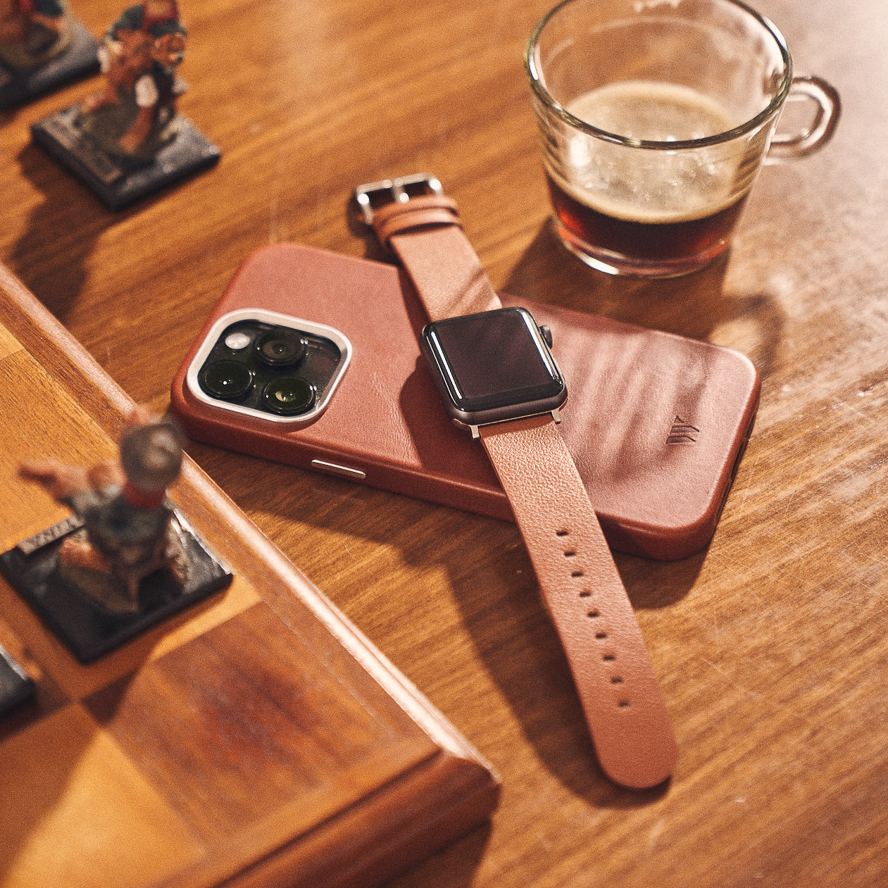 Fundas de piel, fibra de carbono para iPhone y correas elegantes para el  Apple Watch: la